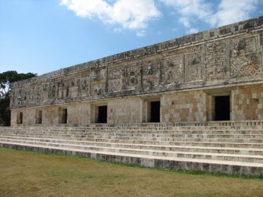Un des batiments du quadrilat&egrave;re des Nonnes, nomm&eacute; ainsi &agrave; cause de sa ressemblance avec un clo&icirc;tre