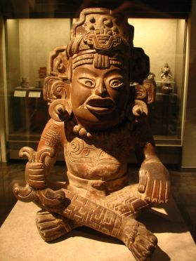 Une statue repr&eacute;sentant un Dieu de la civilisation de Monte Alban (Oaxaca)