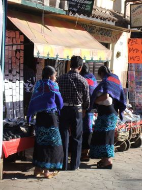 Les vetements, coutumes et traditions des tribus de la region n'ont rien a voir entre elles