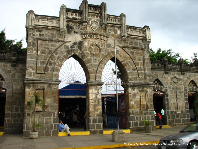 La porte du marché artisanal de Masaya