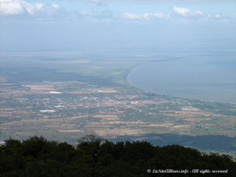 Vue sur Granada et le lac du Nicaragua depuis le volcan Mombacho