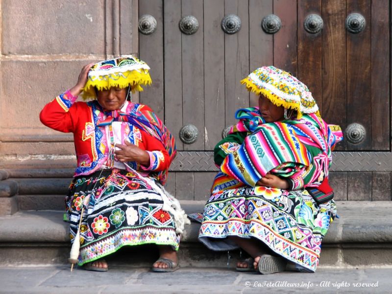 Deux habitantes de Cusco en habits traditionnels
