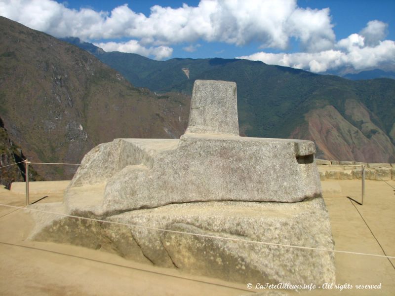 Cette pierre aux formes bizarres est un calendrier solaire inca !