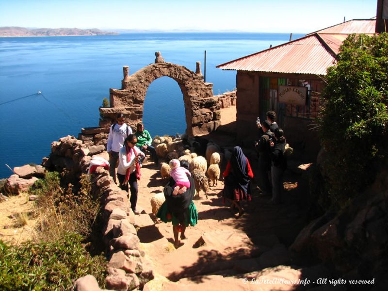 Porte d'entrée du village principal de l'île de Taquile