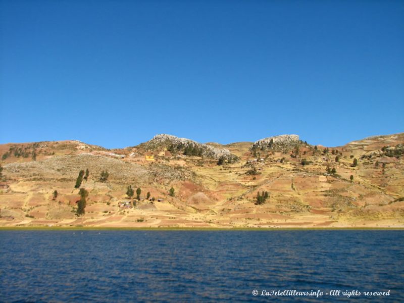 Ile péruvienne bordant le lac Titicaca