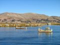 Arrivée aux îles Uros situées sur le lac Titicaca