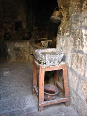 Cette pierre servait &agrave; filtrer l'eau