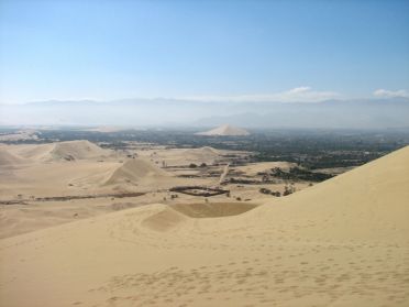 Les dunes vont jusqu'aux portes d'Ica, la capitale de la r&eacute;gion