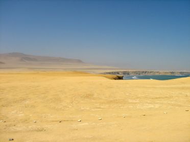 Un d&eacute;sert de sable aux couleurs superbes, la mer, que demander de plus ?