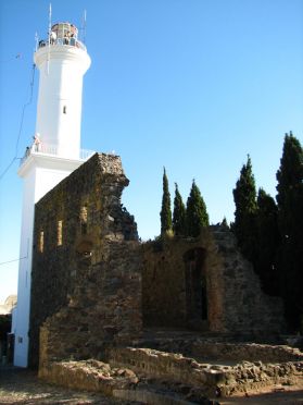 Le phare dominant la ville