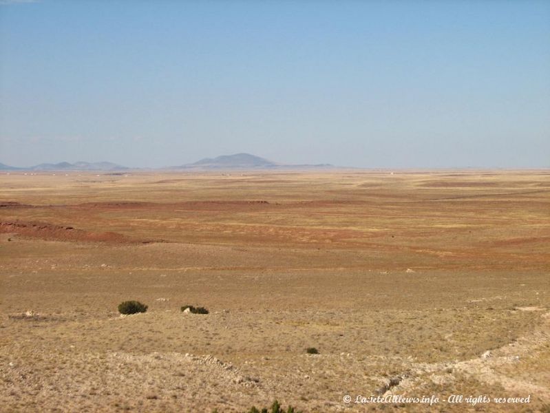 Le Meteor Crater est entoure d'un desert... desertique !