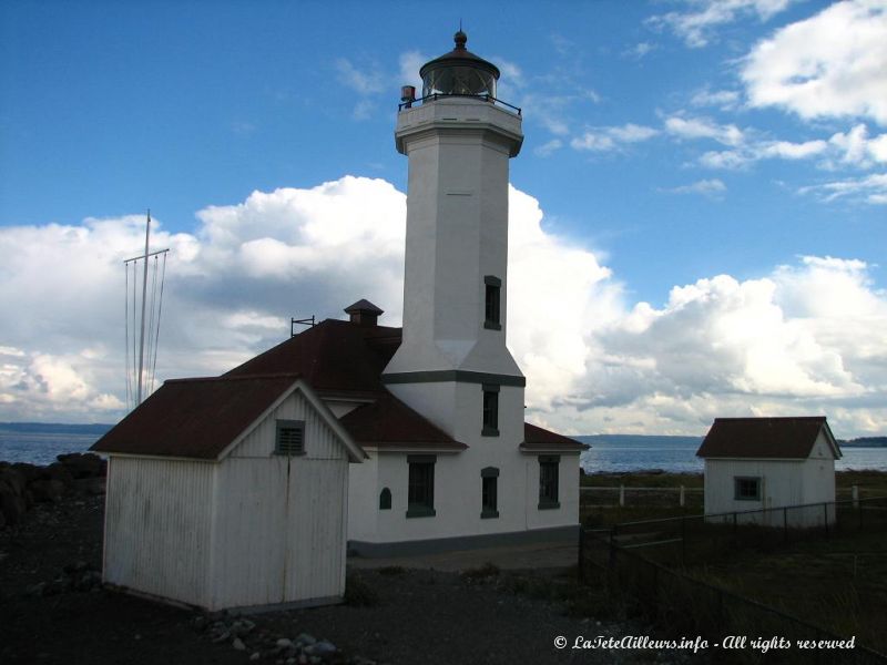 Le phare de Fort Worden fait face a l'ocean