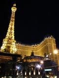 La tour Eiffel plante ses pieds dans le casino et paie une redevance a la vraie tour !