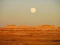 Le soleil se couche et la lune se leve sur le Painted Desert