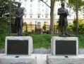 Deux statues a la gloire des fondateurs de la ''religion'' mormonne