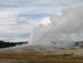 Old Faithful, le plus connu et previsible des geysers de Yellowstone