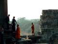 De nombreux moines viennent Ã  Angkor pour apprendre l'anglais auprÃ¨s des touristes