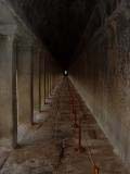 Longs de plus de 800m en tout, les murs d'enceinte d'Angkor Wat sont recouverts de sublimes fresques