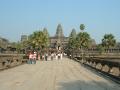 L'immense allÃ©e menant Ã  Angkor Wat, le plus grand temple d'Angkor