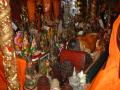 Dans le Wat Phnom, des centaines de statues de Bouddha ont Ã©tÃ© offertes par la population
